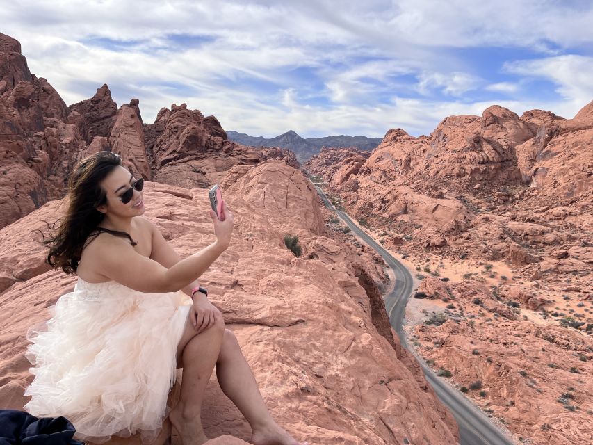 Las Vegas: Valley of Fire and Red Rock Canyon Day Trip - Cabins show a quieter side of the park