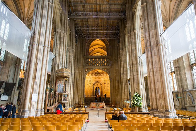 Leeds Castle, Cliffs of Dover and Canterbury Day Trip from London with Guided Cathedral Tour - The coach ride and guide make a real difference