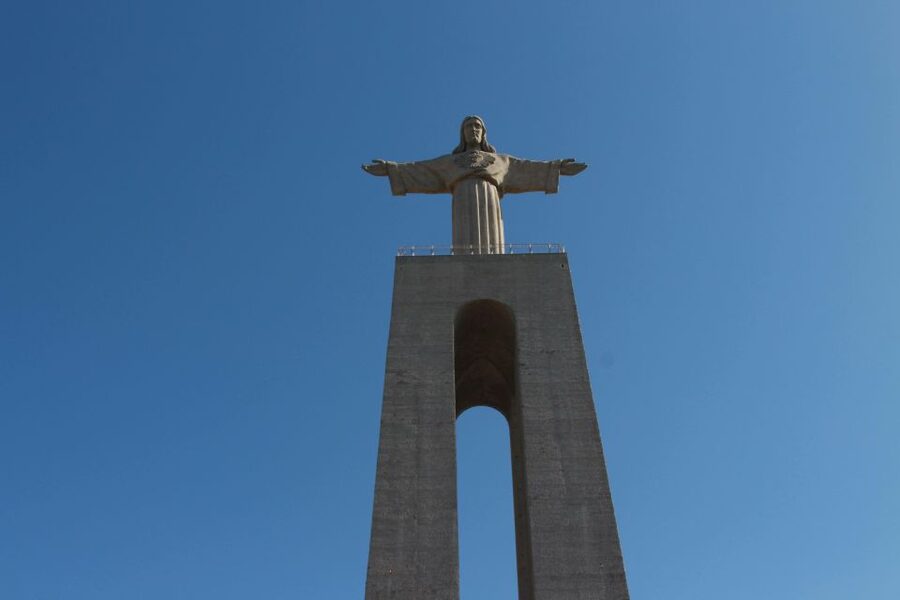 Lisbon: Arrábida and Sesimbra Day Trip with Wine - The return to Lisbon ends at Christ the King