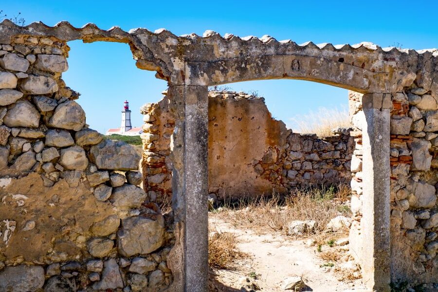 Lisbon: Arrábida Natural Park and Sesimbra Day Trip - Guides, group size, and the value of $88
