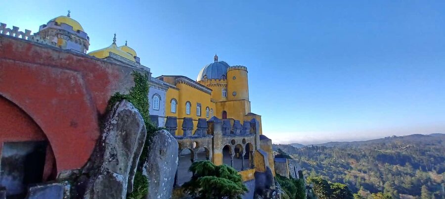 Lisbon: Pena Palace, Regaleira, Sintra, and Cascais Day Trip - Cascais: a relaxed finish by the sea