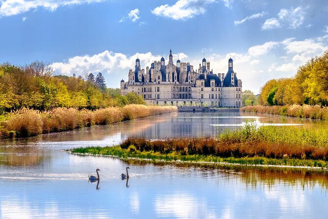 Loire Valley Castles Day Trip from Paris with Complementary Wine - Blois for lunch, not a château tour