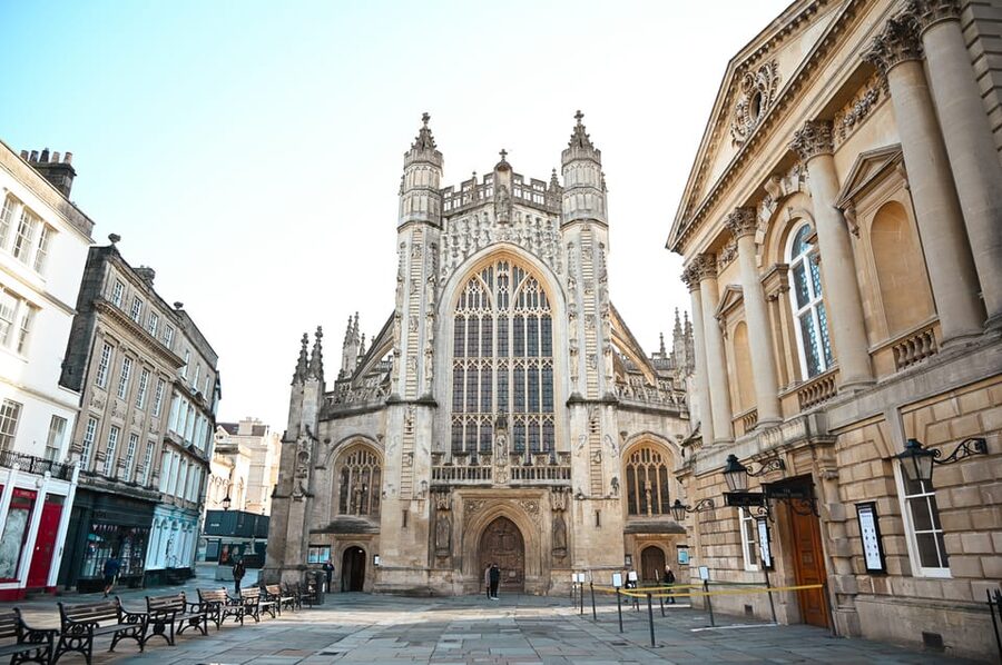 London: Stonehenge & Bath Day Trip with Optional Roman Baths - Jane Austen, Georgian Bath, and the Pump Rooms