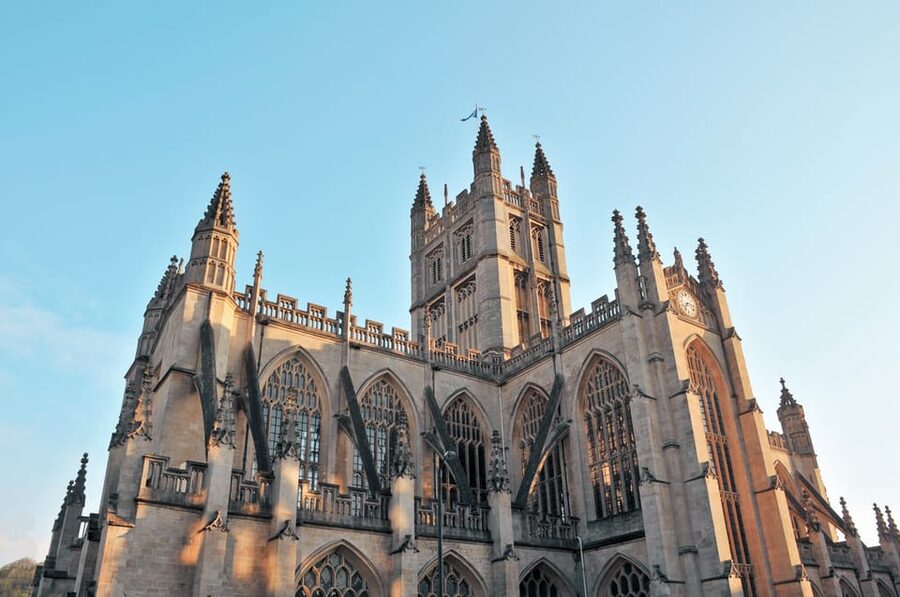 London: Stonehenge & Bath Day Trip with Optional Roman Baths - What the guides add to the experience