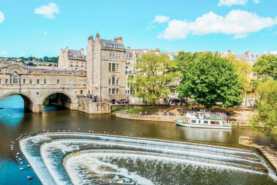 London: Stonehenge, Windsor, and Bath Day Trip by Bus - The day in six useful facts