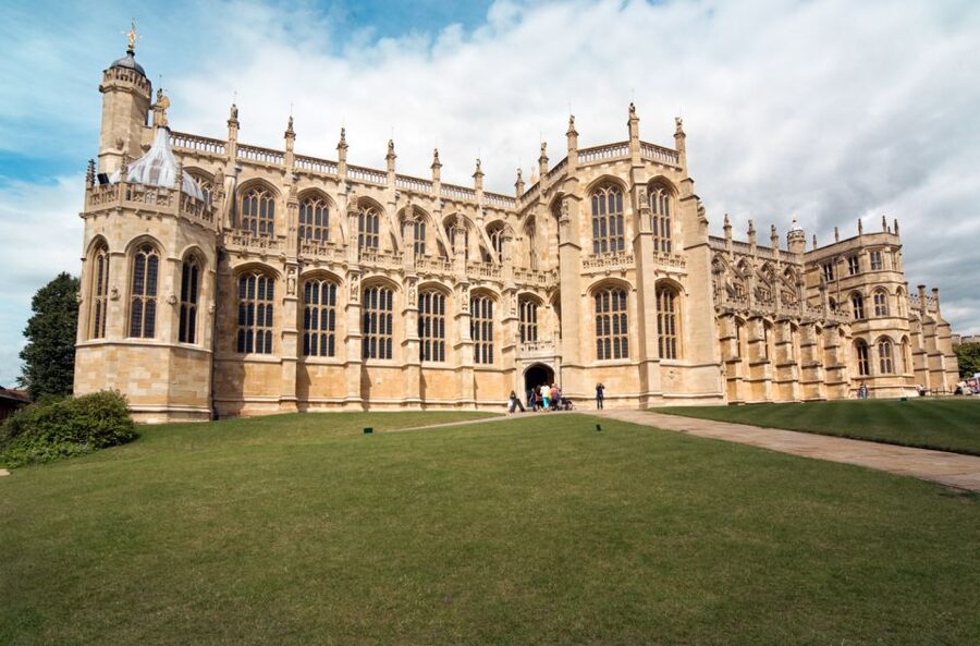 London: Stonehenge, Windsor, and Bath Day Trip by Bus - FAQ