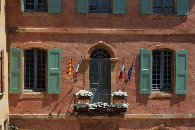 Luberon Market & Villages Day Trip from Aix-en-Provence - Fontaine de Vaucluse and the river source
