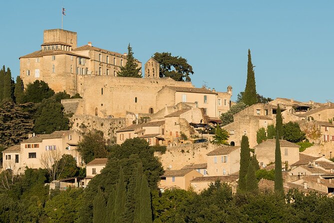 Luberon Villages Day Trip from Aix en Provence - Lourmarin: the longest stop and the best lunch window