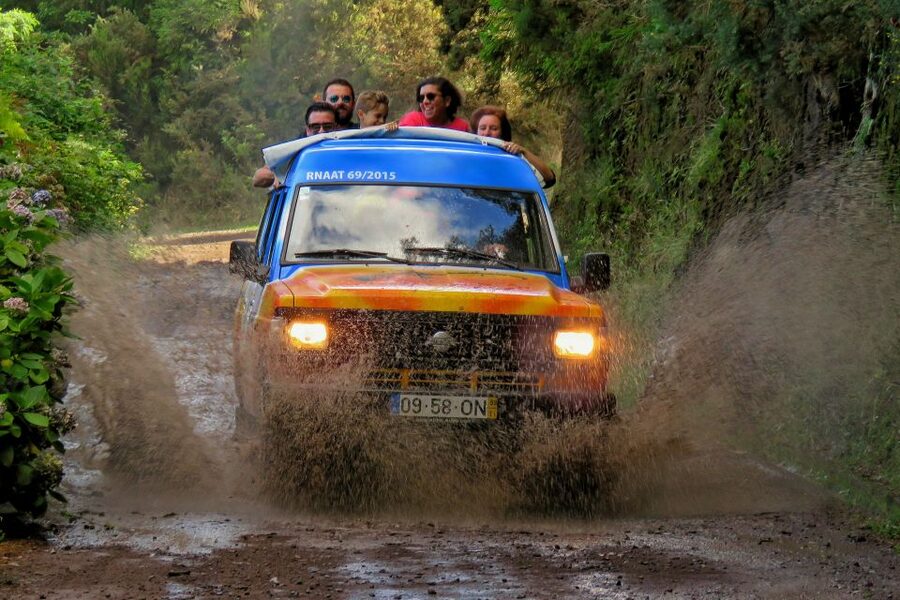Madeira : Santo de Serra Local Farmers' Market half day trip - The 4x4 ride through Madeira’s steep interior