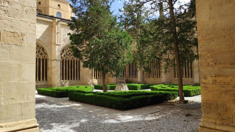 Madrid: Avila and Segovia Day Trip with Tickets to Monuments - The guides make the difference