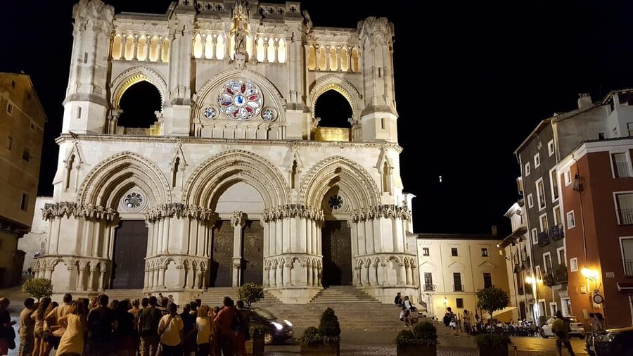 Madrid:Full Day Trip to Cuenca, Cathedral and Hanging Houses - Starting high in the Barrio del Castillo