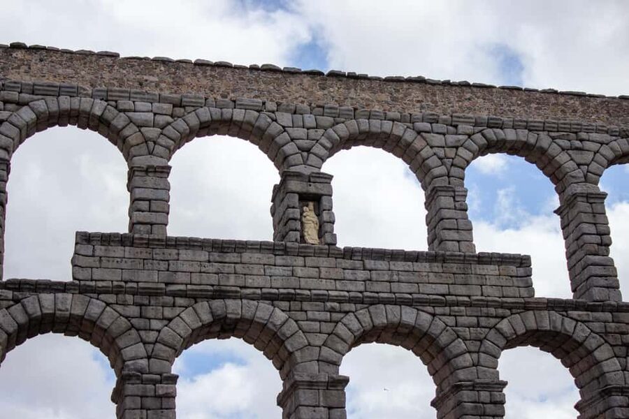 Madrid: Segovia, Ávila & Toledo Day Trip with Optional Lunch - Meeting the coach near Las Ventas