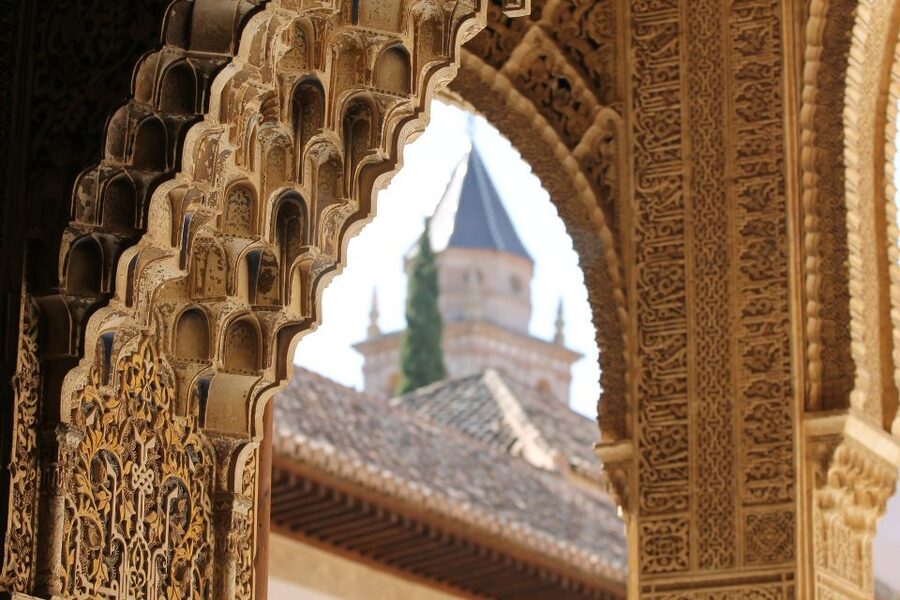 Malaga: Granada Day Trip with Alhambra, Palaces and Gardens - Entering the Alhambra complex