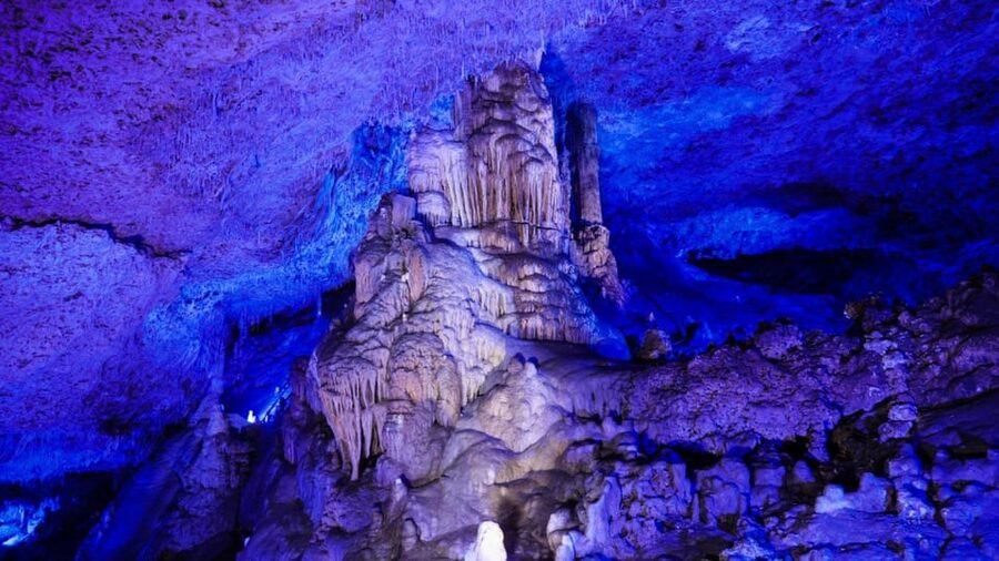 Mallorca: Drach Caves, Lake Martel, & Pearl Factory Day Trip - The 1.5-hour cave visit and changing schedule