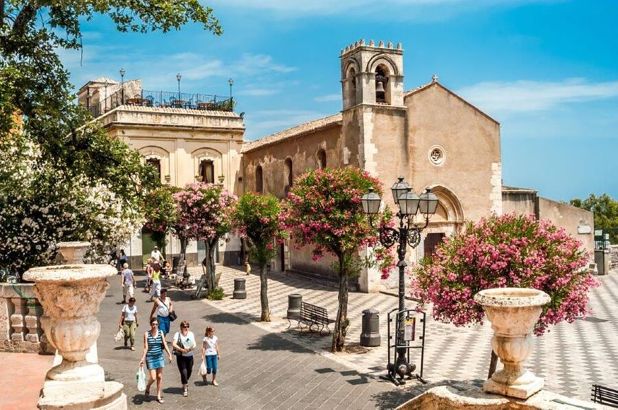 Malta: Mount Etna and Taormina Guided Day Trip by Catamaran - The return through Sicily and Pozzallo