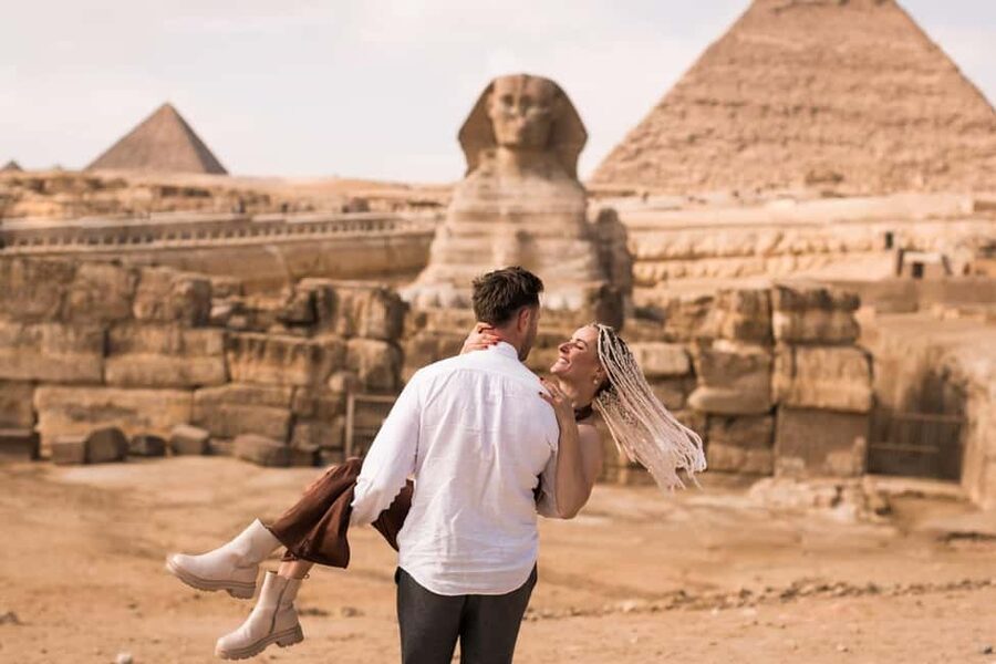 Marsa Alam: Ancient Cairo & Giza Pyramids Day Trip by Plane - Lunch in Cairo and the shopping stops