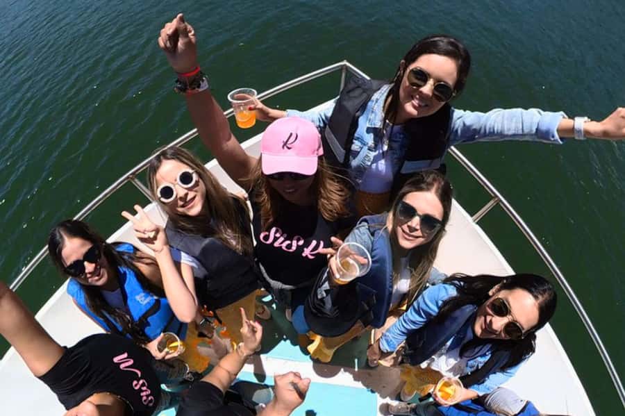 Medellin: Guatape and El Penol Rock Day Trip with Boat Ride - Lunch keeps the middle of the day simple