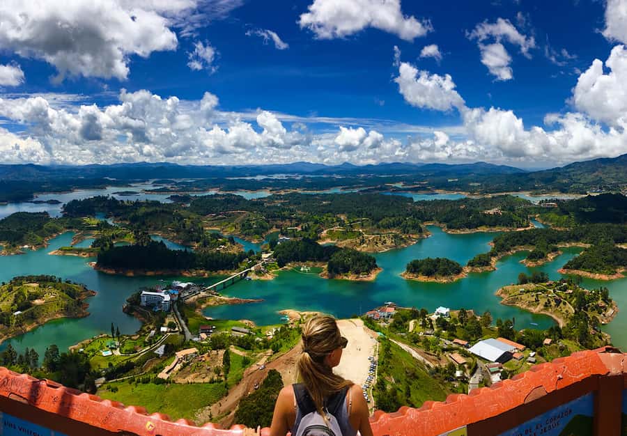 Medellin: Guatapé Day Trip & Boat to Pablo Escobar's Estate - Exploring colorful Guatapé