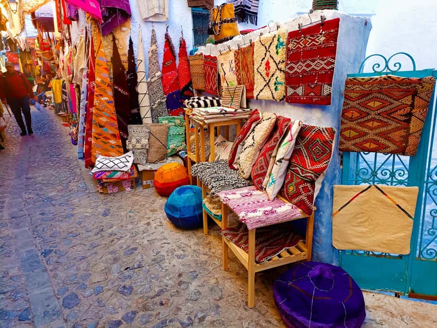 Memorable Day Trip From Fez to Chefchaouen the Blue City - Plaza Uta el-Hammam and the kasbah