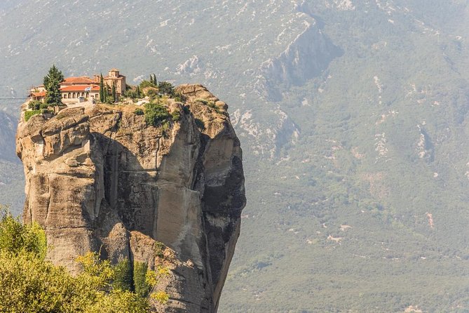 Meteora Monasteries Private Full Day Trip From Athens - The Athens pickup and the long road north
