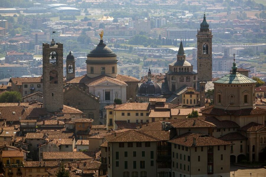 Milan: Franciacorta Winery and Bergamo Day Trip with Lunch - The Franciacorta Wine Route and its sparkling wines