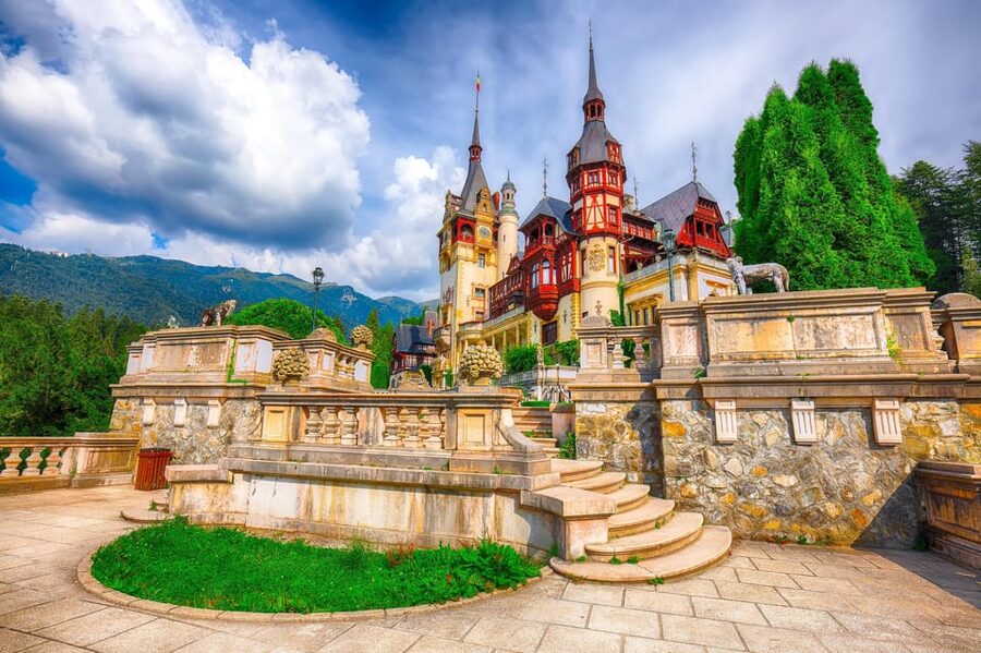 Minivan 8: Peles & Dracula's Castle and Brasov Full-Day Trip - Bran Castle and the Dracula story