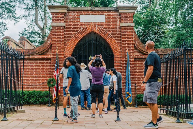 Mount Vernon and Old Town Alexandria Day Trip from Washington DC - Free time for gardens, graves, food, and shopping