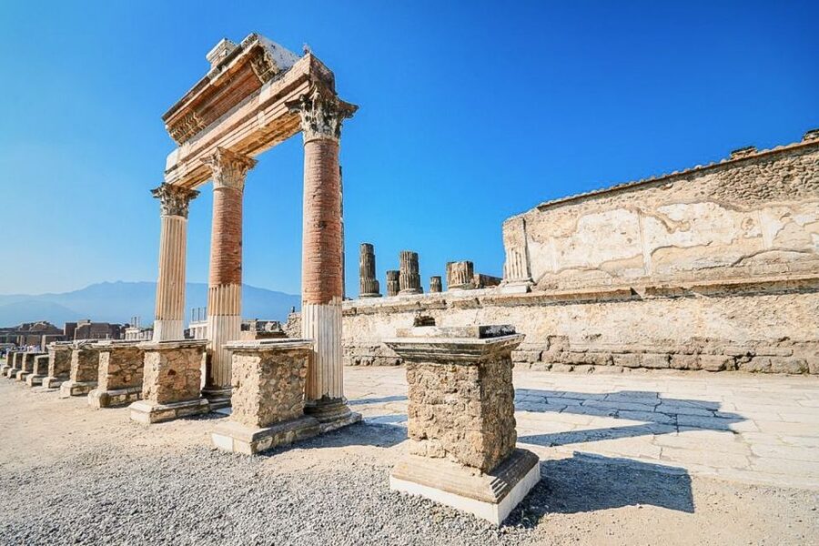 Naples: Day Trip to Pompeii and Capri - The cameo stop before the ruins