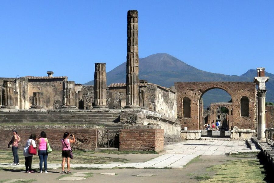 Naples: Day Trip to Pompeii and Capri - The order of the day and why it matters