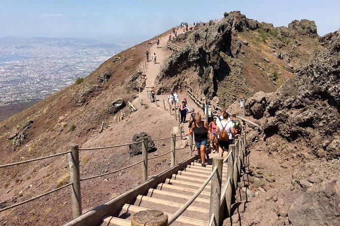 Naples: Pompeii & Mt Vesuvius All-Inclusive Small Group w/ Lunch - How small is this small-group tour?