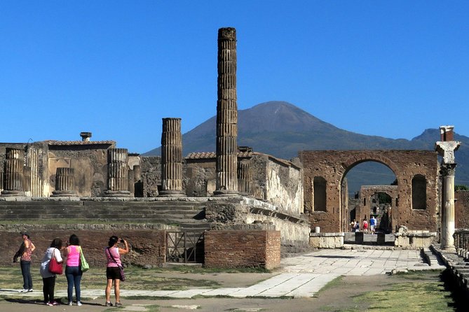 Naples: Pompeii & Mt Vesuvius All-Inclusive Small Group w/ Lunch - Lunch with Italian food and a possible wine tasting