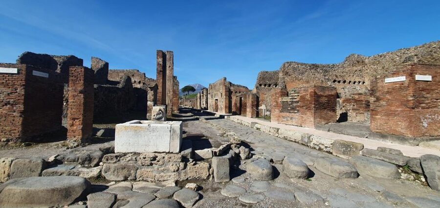Naples: Pompeii & Mt. Vesuvius Day Trip with Tickets & Lunch - Lunch between the ruins and the volcano