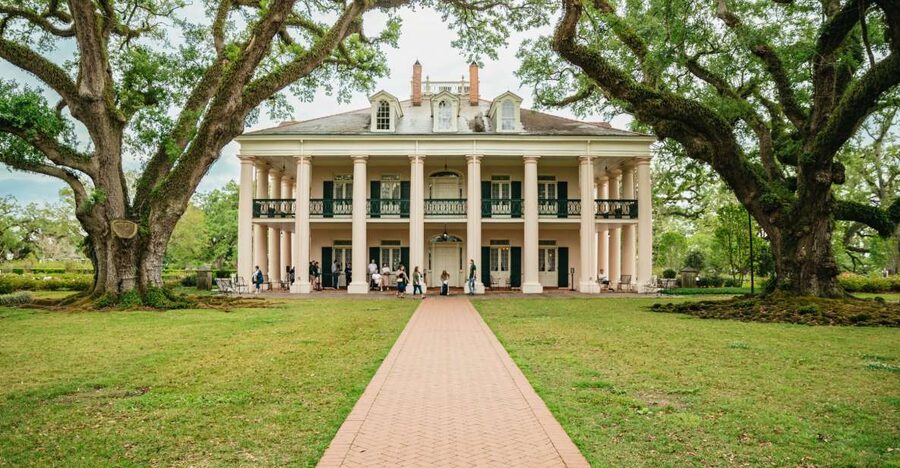New Orleans: Oak Alley Plantation and Swamp Cruise Day Trip - Why this plantation and swamp combination works