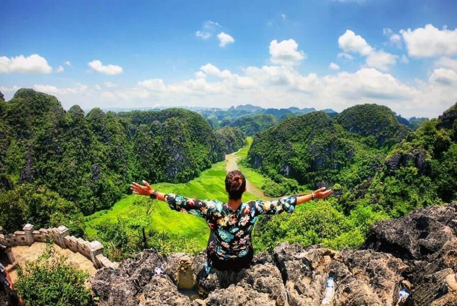 Ninh Binh: Hoa Lu, Trang An and Mua Caves Hiking Day Trip - Hoa Lu and Vietnam’s early imperial center
