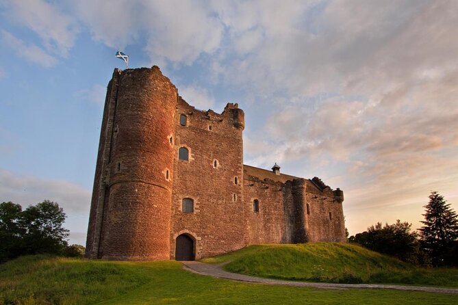 Outlander Film Locations Day Trip from Edinburgh - Doune Castle: Castle Leoch with real medieval bones