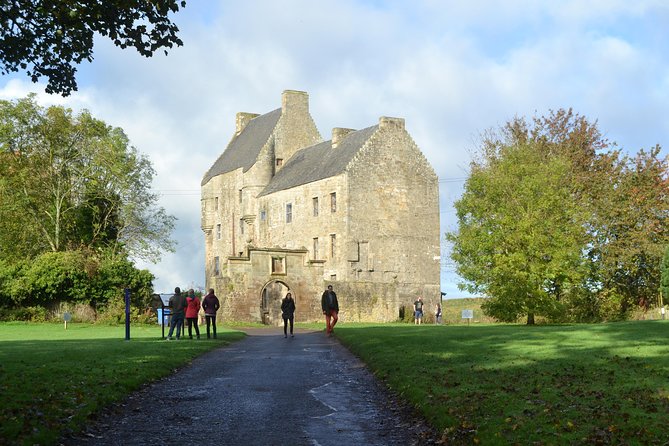 Outlander Film Locations Day Trip from Edinburgh - Blackness Castle: the fortress used as Fort William