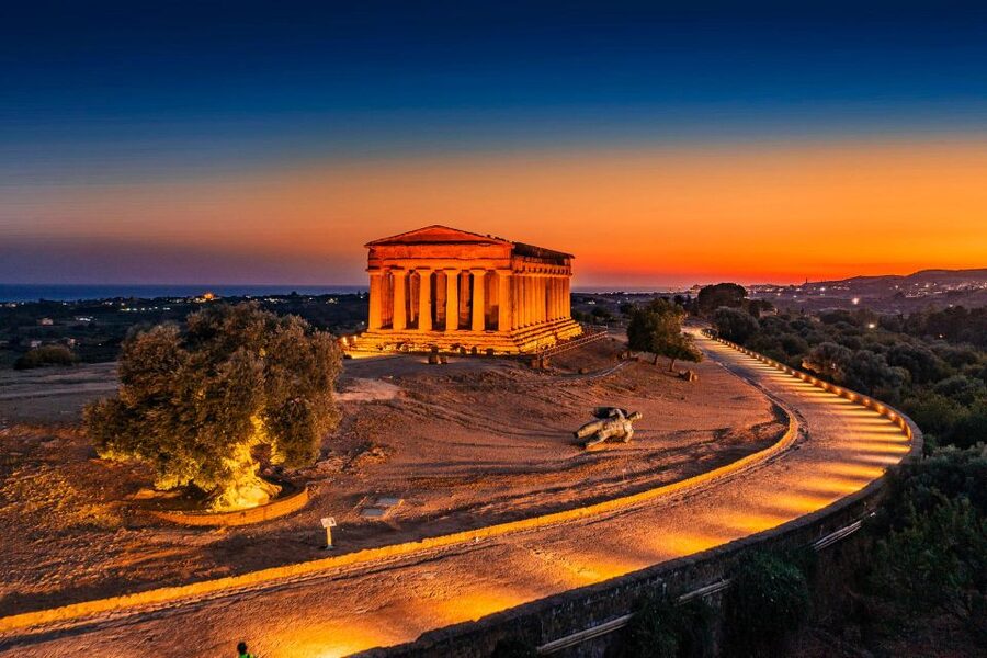 Palermo: Valley of the Temples and Scala dei Turchi Day Trip - The café stop and the long ride to Agrigento