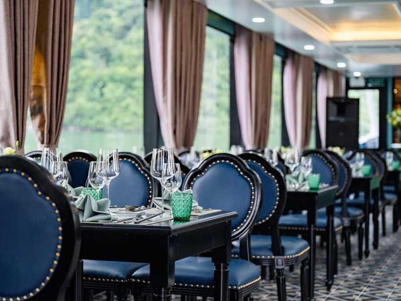 Pamela Cruise: HaLong Bay day trip with Lunch & Activities - Service, guide, and onboard atmosphere