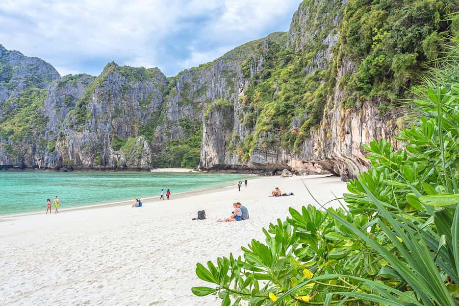 Phuket: Maya Bay, Phi Phi, Green, and Khai Islands Day Trip - Loh Samah Bay and Pileh Lagoon