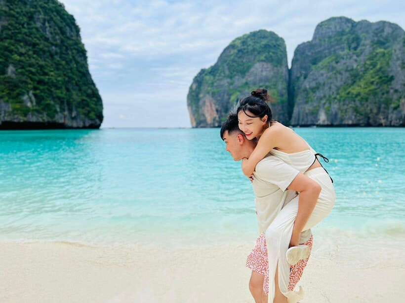 Phuket: Phi Phi Islands and Maya Bay Day Trip with Lunch - Pileh Lagoon: emerald water and a paid boat option