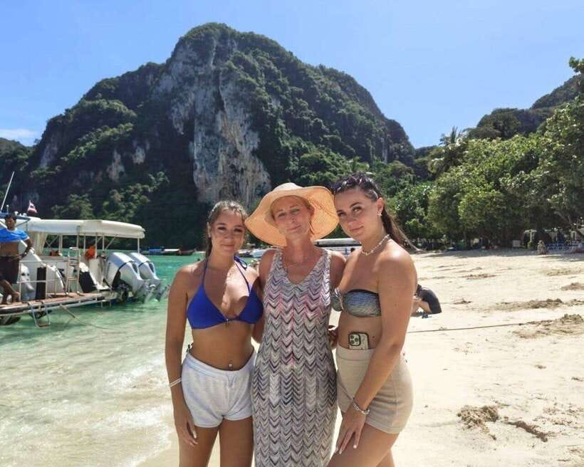 Phuket: Phi Phi Islands and Maya Bay Day Trip with Lunch - Monkey Bay: quick wildlife viewing