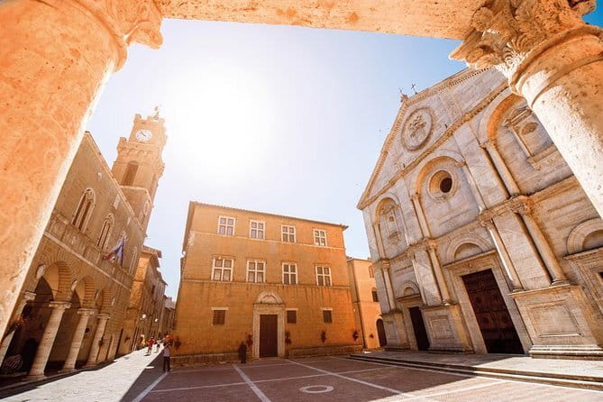 Pisa, Siena and San Gimignano Day Trip with Lunch & Wine Pairing - Lunch at a Tuscan winery