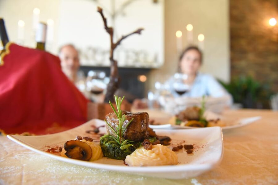 Porto: Douro Valley Day Trip with Lunch and Favaios Village - Casal de Loivos and the best photo stop
