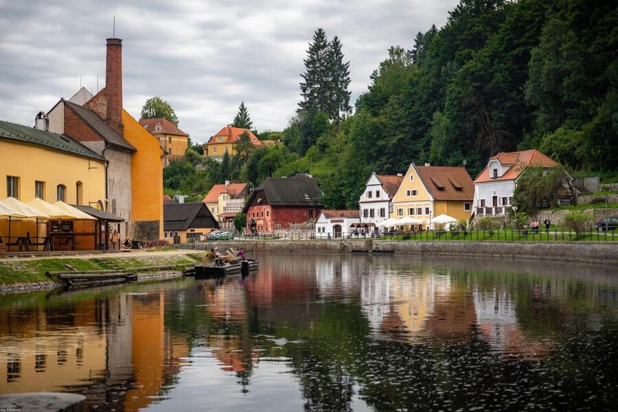 Prague: Cesky Krumlov Private Day Tour - Cesky Krumlov Castle from the river basin