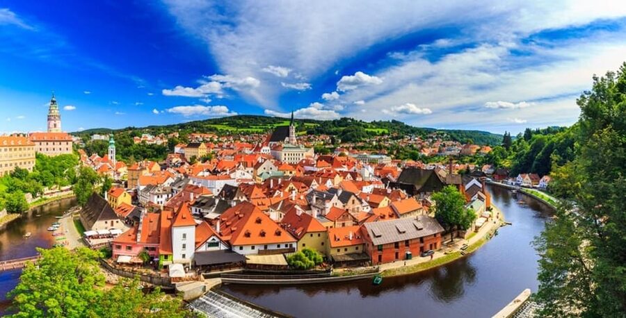Prague: Cesky Krumlov Private Day Tour - Leaving Prague in a private car