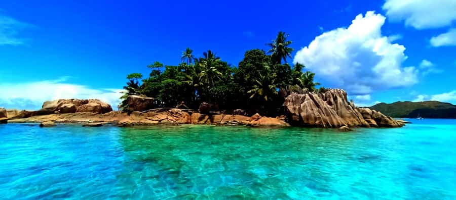 Praslin: Curieuse & St Pierre Island Day Trip with Barbecue - The 15-minute boat ride to Curieuse