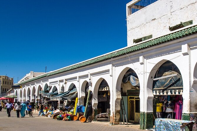 private Day trip from Fez to Volubilis and Meknes (without shopping) - Choosing the road west from Fez