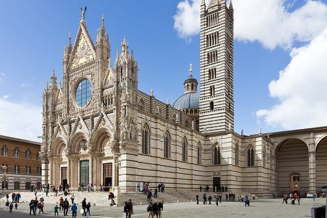 Private day trip to Siena, San Gimignano, Chianti and Pisa, from Florence - The drive to Siena brings Tuscany into view