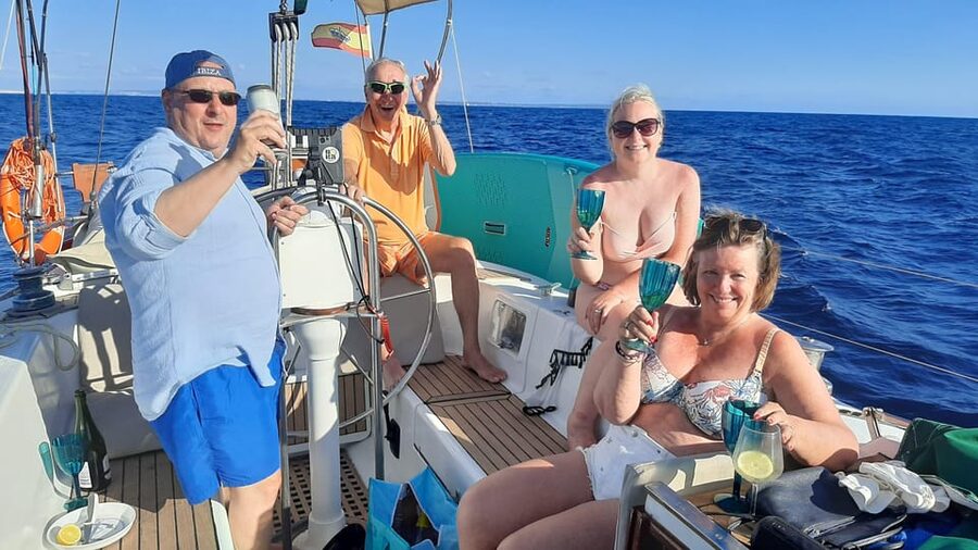 Private Sailboat Day-Trip from IBIZA to FORMENTERA - Planning lunch without last-minute stress