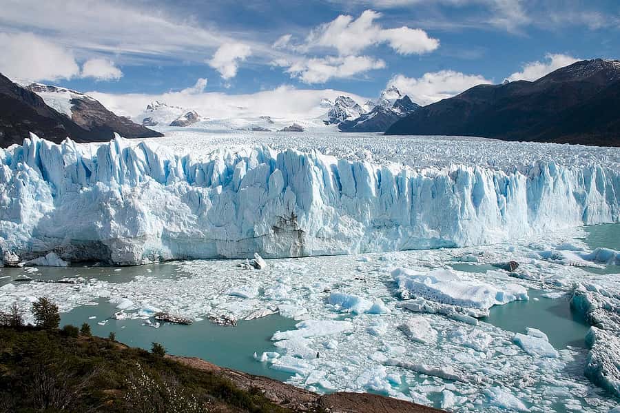 Puerto Natales: Day Trip to Perito Moreno Glacier Argentina - Leaving Puerto Natales and crossing into Argentina